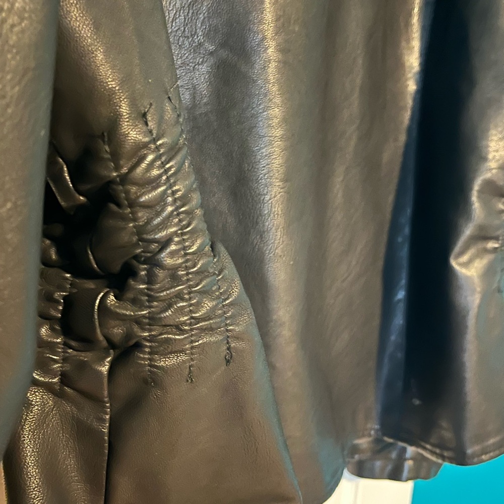 Baccini 3XL
Fake leather jacket, excellent condition. - Picture 5 of 5